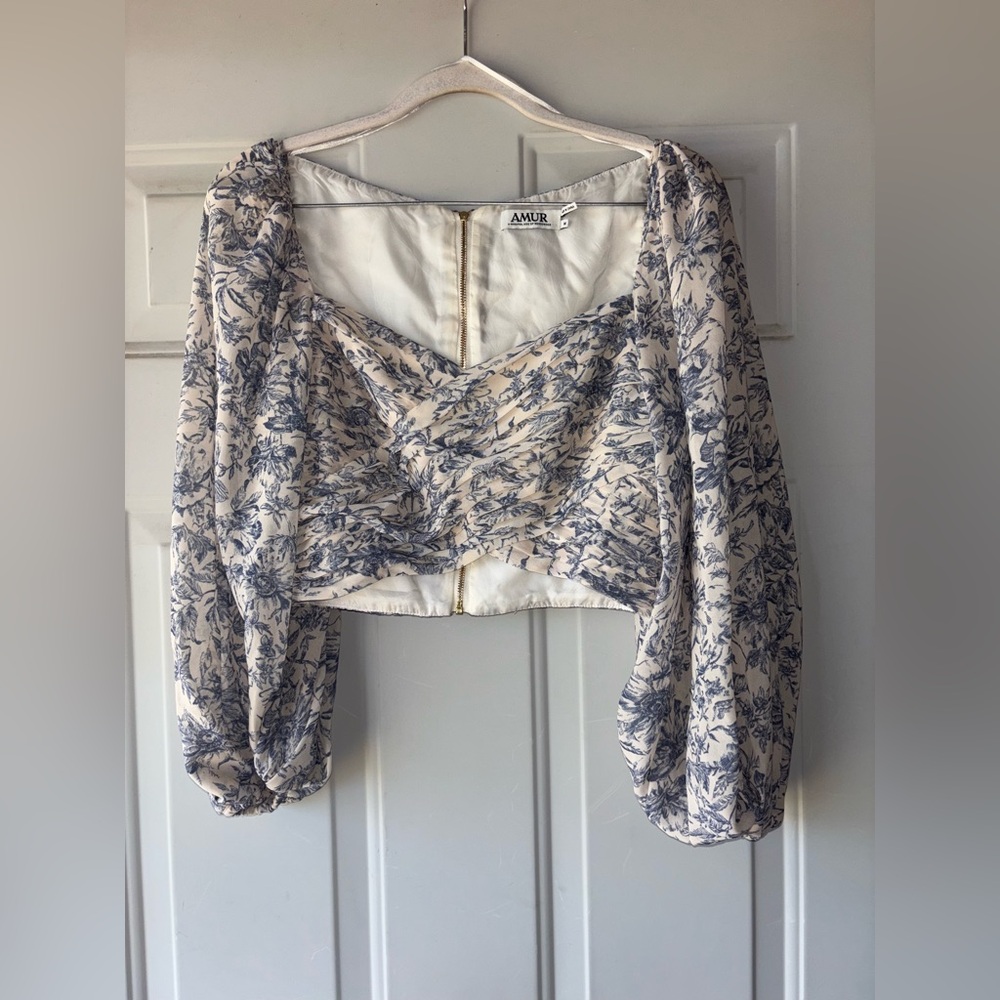 Amur blue/ivory Debbie floral puff sleeve crop top size M